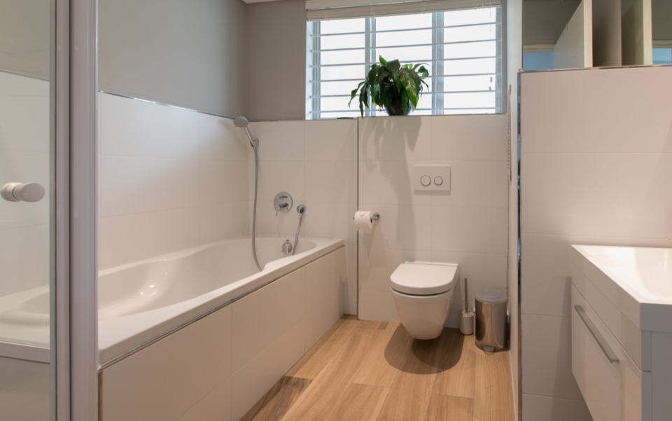 Luxury Vacation Rental Holiday Apartment Cape Town Mouille Point Villa Marina 24 Bedbath07
