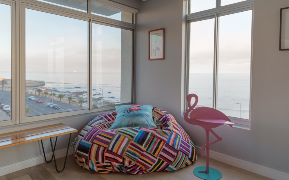 Luxury Vacation Rental Holiday Apartment Cape Town Mouille Point Villa Marina 24 Living01
