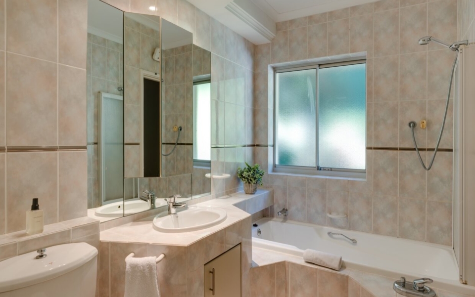 Luxury Cape Town Camps Bay Villa 15woodford Bathroom2