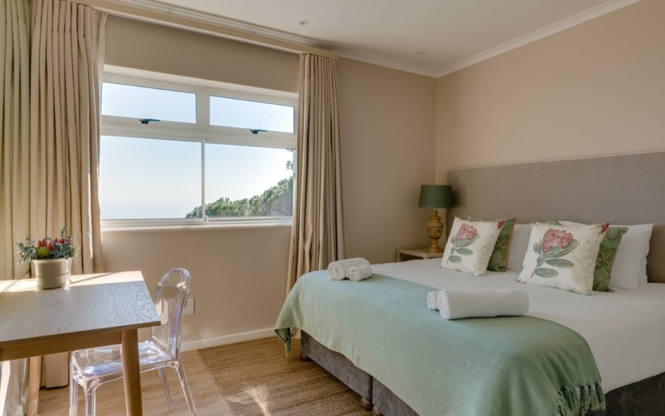 Luxury Cape Town Camps Bay Villa 15woodford Bedroom2