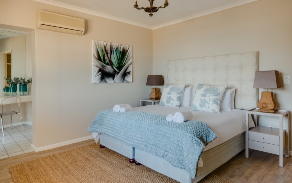 Luxury Cape Town Camps Bay Villa 15woodford Bedroom5