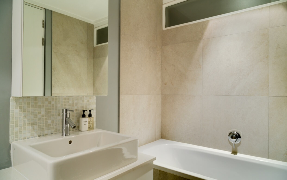 Luxury Villa Rental Cape Town Camps Bay Hely Horizon Bedbath06