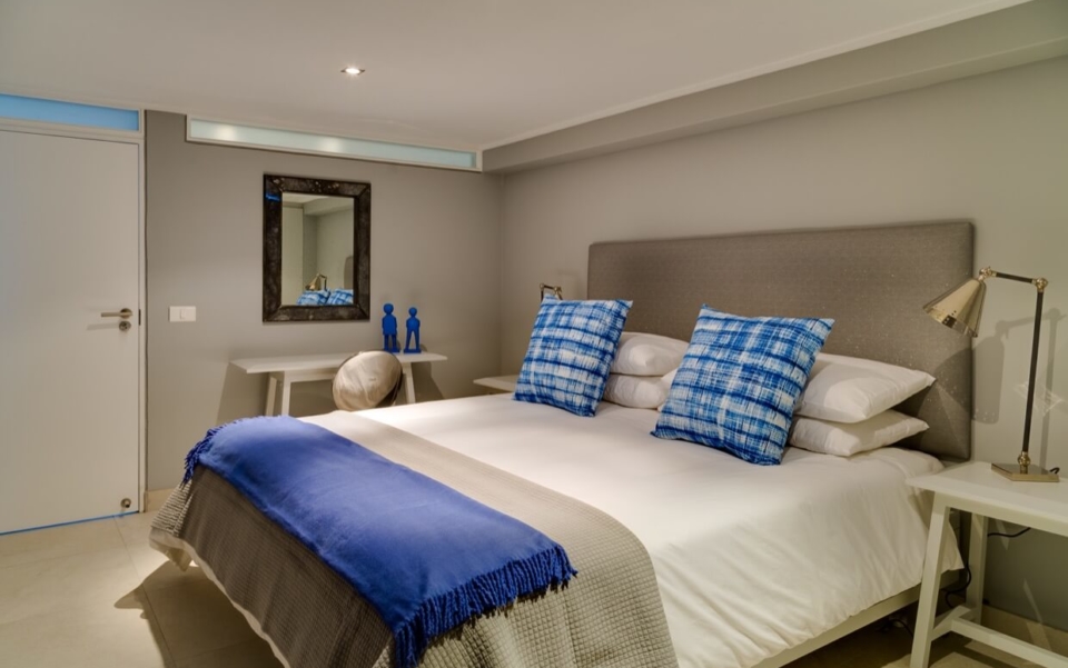 Luxury Villa Rental Cape Town Camps Bay Hely Horizon Bedbath11
