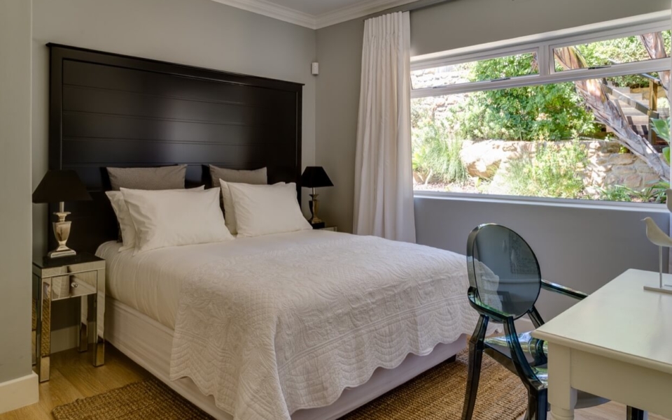 Luxury Villa Vacation Rentals Self Catering Accommodation Cape Town Camps Bay Ottawa Bedbath05