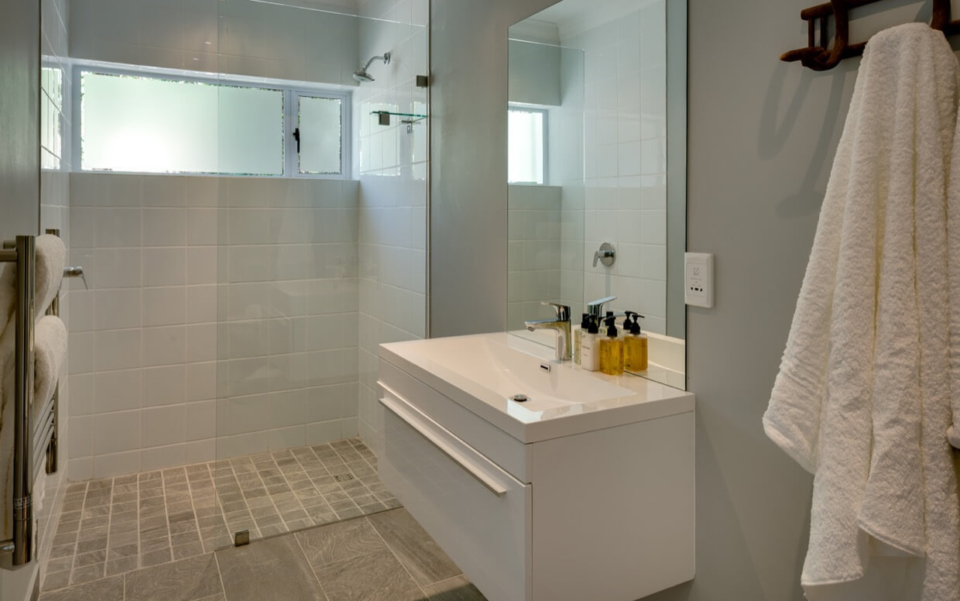 Luxury Villa Vacation Rentals Self Catering Accommodation Cape Town Camps Bay Ottawa Bedbath06