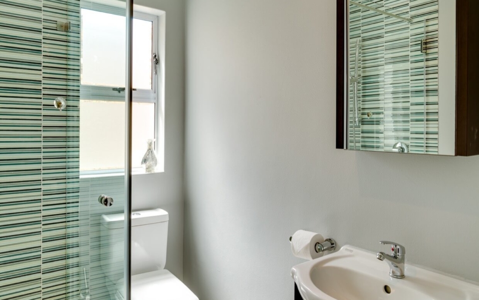 Luxury Villa Vacation Rentals Self Catering Accommodation Cape Town Camps Bay Ottawa Bedbath08