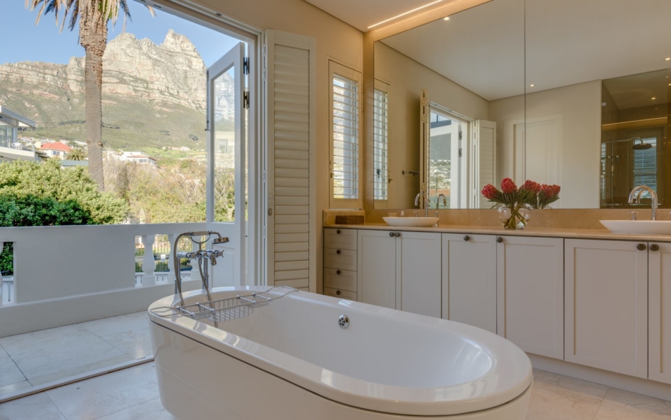 Luxury Cape Town Camps Bay Villa Pavillion Bathroom