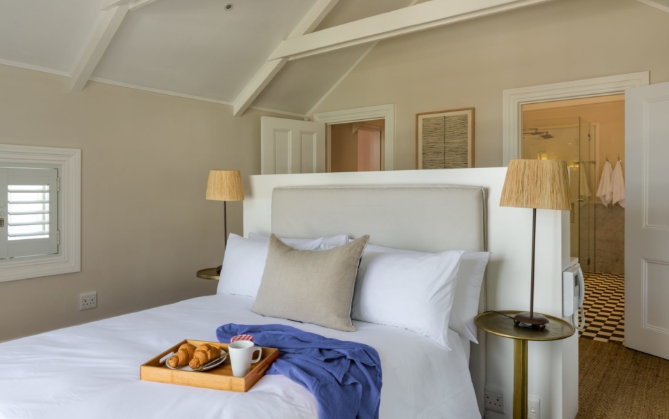 Luxury Villa Rental Cape Town Camps Bay Bedroom 1 Mountain Views At Linda Vista