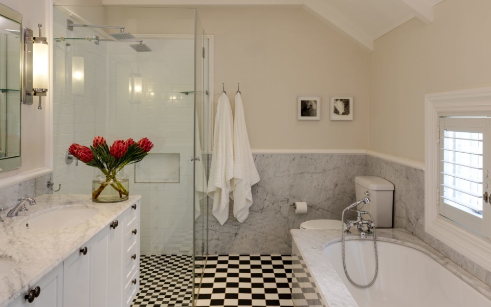 Luxury Villa Rental Cape Town Camps Bay Linda Vista Bathroom 1