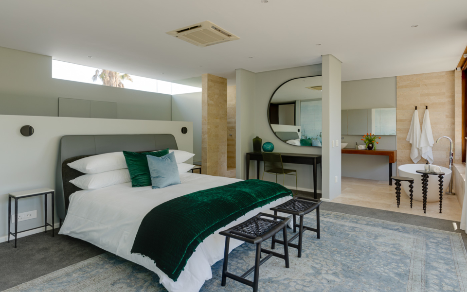 Luxury Cape Town Camps Bay Holiday Villa Le Thallo Bedroom Bathroom