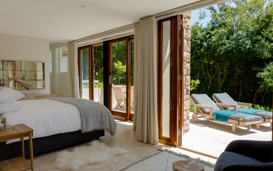 Luxury Cape Town Camps Bay Holiday Villa Le Thallo Bedroom Loungers