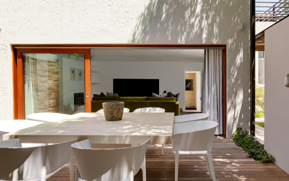 Luxury Cape Town Camps Bay Holiday Villa Le Thallo Outdoor Dining 2