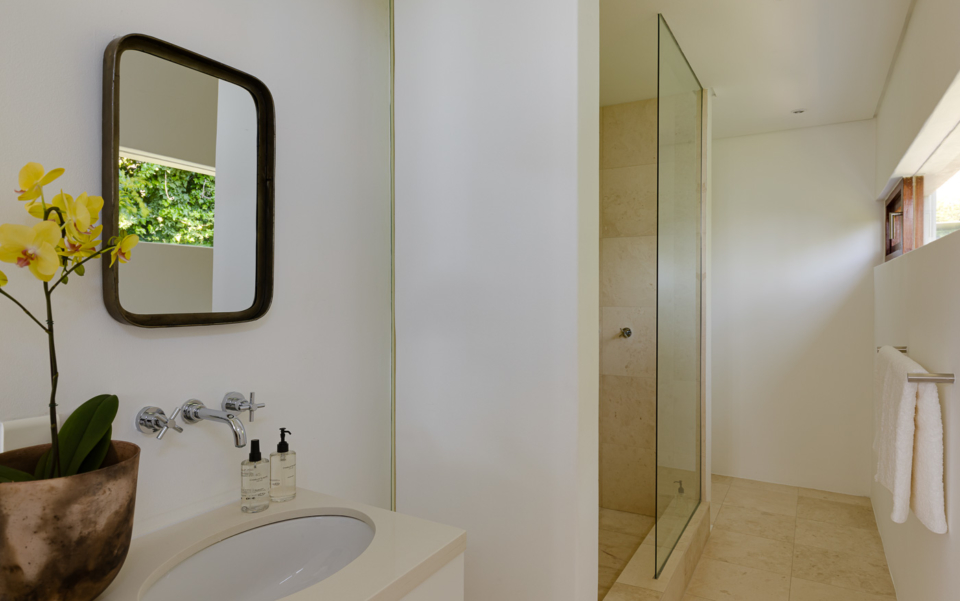 Luxury Cape Town Camps Bay Holiday Villa Le Thallo Shower