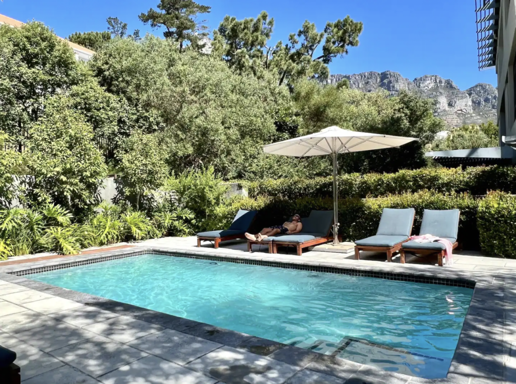 feature02-villa-rental-cape-town-camps-bay-cloud-house