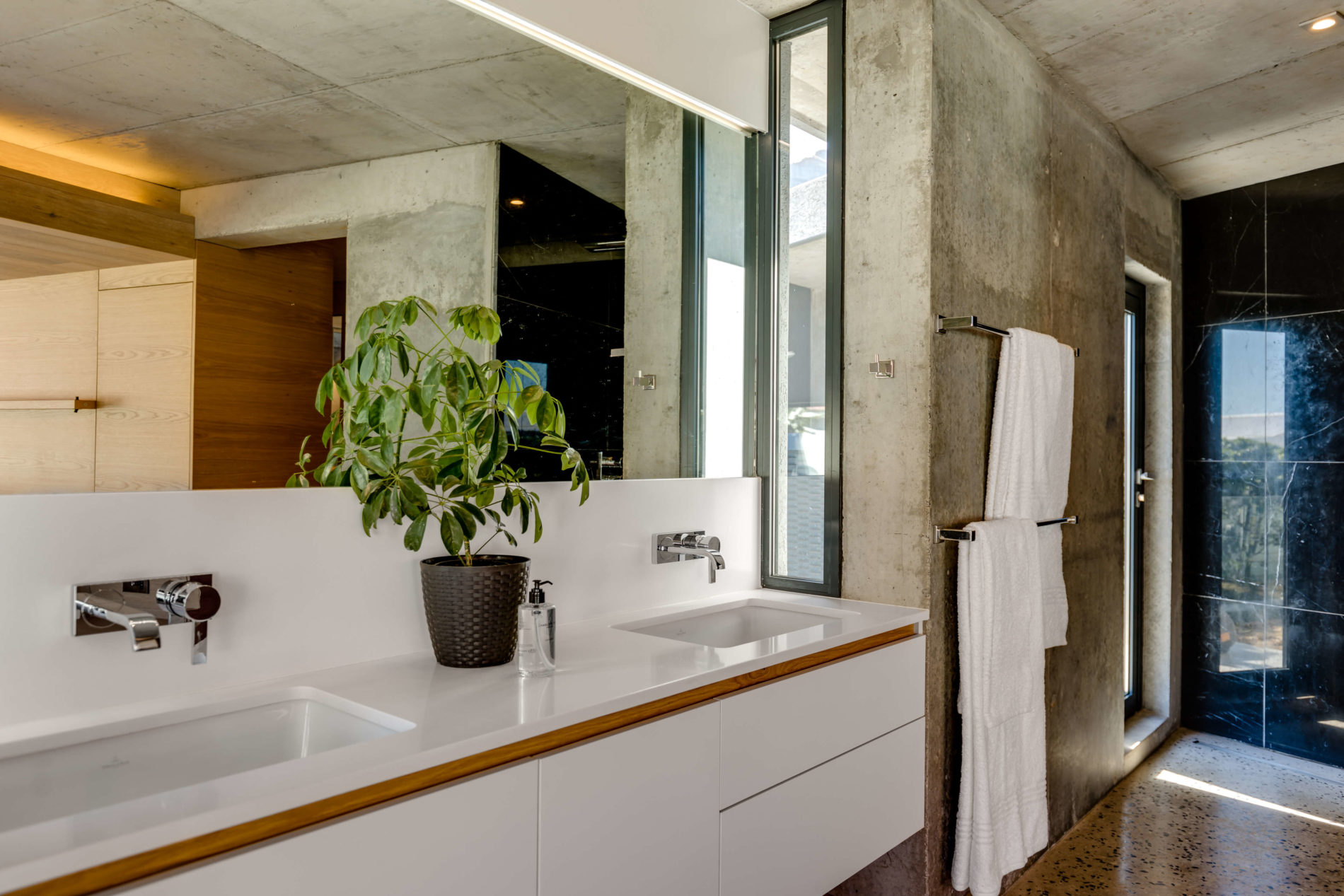 Seasky Villa Management 54 Victoria Hamish Niven Photography Bathroom 1
