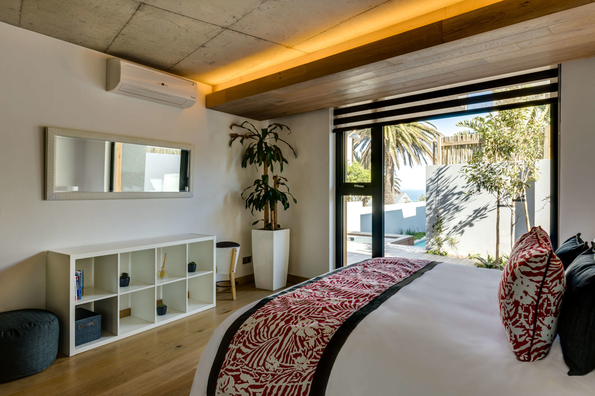 Seasky Villa Management 54 Victoria Hamish Niven Photography Bedroom 3 With Pool View